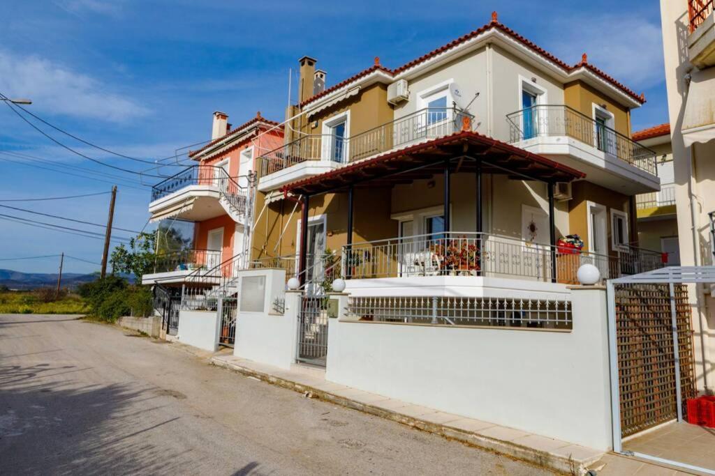 Jilda S Apartment With Private Garden! Nauplia Esterno foto